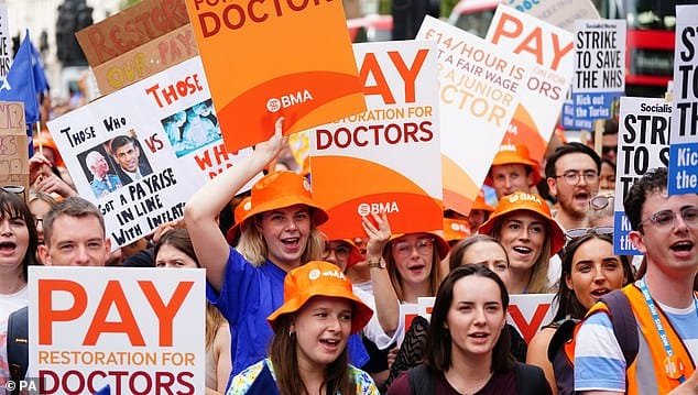100578639-14934811-Resident_doctors_previously_known_as_junior_doctors_refused_the_-a-98_1753315205650.jpg