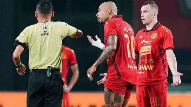 67cdac59594ec-pemain-persija-jakarta-gustavo-almeida-menerima-kartu-merah_665_374.jpg