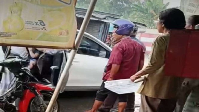 68862c40d9f0f-oknum-ojek-pangkalan-yang-adang-taksi-online-di-tangerang-ditangkap_665_374.jpeg