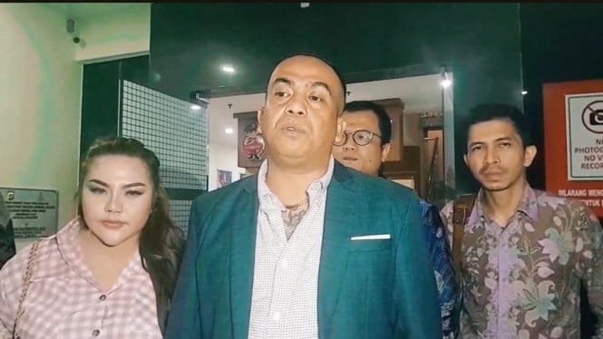 688820c547def-lisa-marina-kembali-diperiksa-dalam-kasus-video-syur_665_374.jpg
