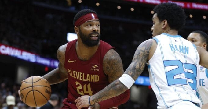 urlhttps3A2F2Fcalifornia-times-brightspot.s3.amazonaws.com2F1a2F672Ffbbad8744d369750be2f854ae83c2Fhornets-cavaliers-basketball-48307.jpg