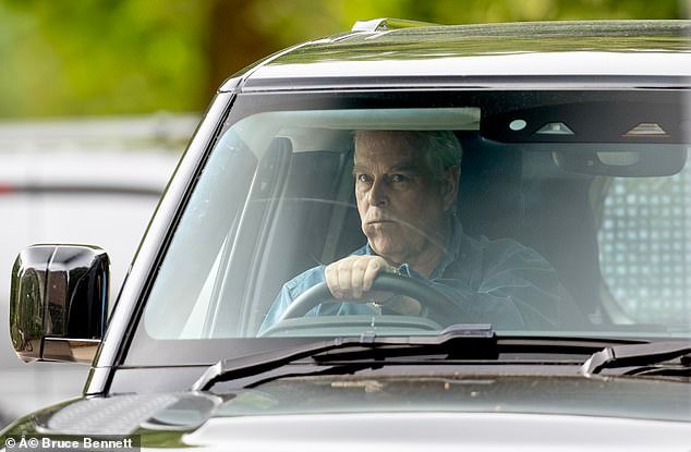 100886763-14968445-Prince_Andrew_and_Sarah_Ferguson_were_spotted_in_public_for_the_-a-44_1754301382609.jpg