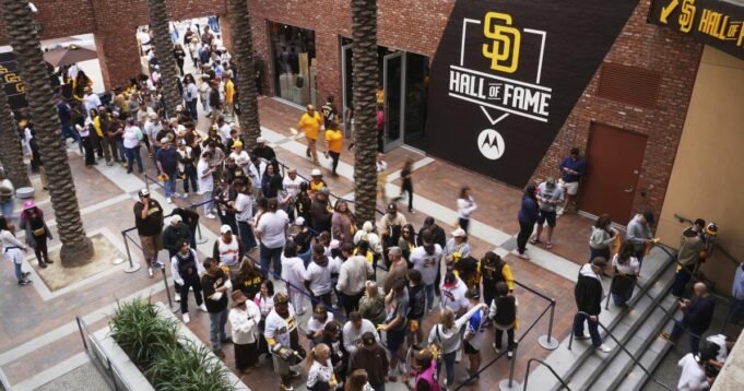 1754506071_urlhttps3A2F2Fcalifornia-times-brightspot.s3.amazonaws.com2F022F212F881638424b68a7b38d0efa804dde2Fbraves-padres-baseball-61542.jpg