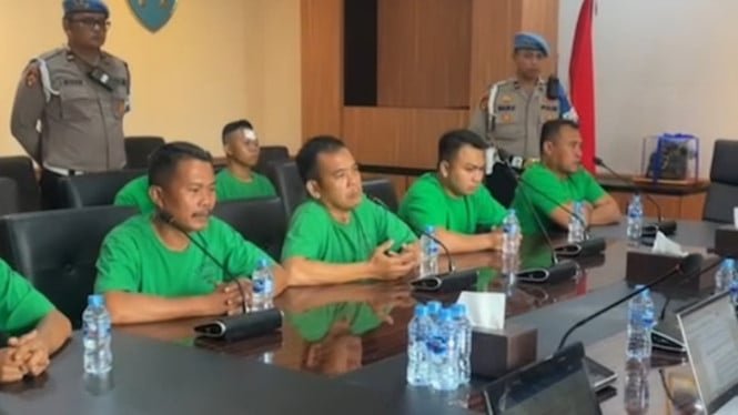 1756588760_68b155b471ce8-penampakan-7-brimob-di-mobil-rantis-yang-lindas-ojol_665_374.jpg