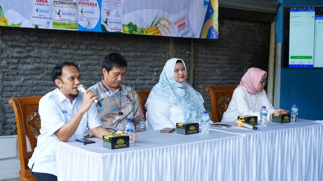6895a23a1ddd1-sosialisasi-akbar-penerima-pupuk-bersubsidi-pada-titik-serah_665_374.jpeg