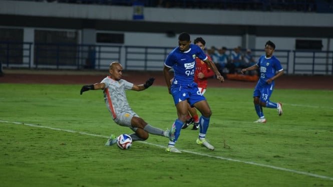 689c9a89da77c-persib-bandung-vs-manila-digger_665_374.jpg