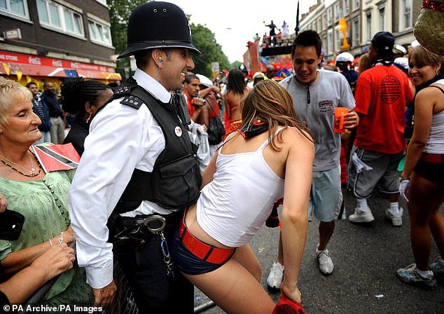 88952653-15015685-Met_Police_said_officers_have_been_instructed_to_be_vigilant_and-a-19_1755639439028.jpg