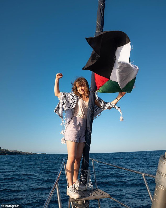 99065415-0-Thunberg_joined_11_activists_in_sailing_to_the_Gaza_Strip_with_a-a-40_1756586802686.jpg