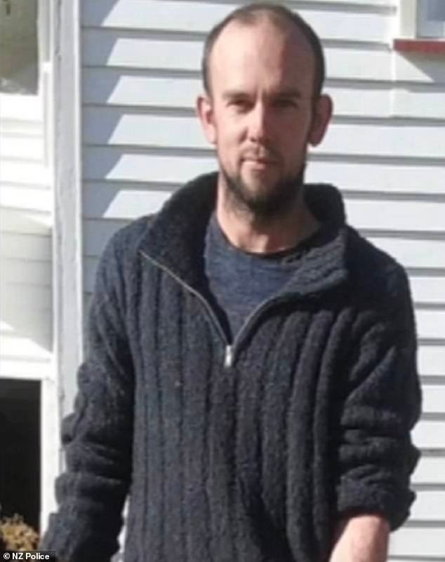 101956729-15082231-Fugitive_Tom_Phillips_was_killed_during_a_shootout_with_police-a-1_1757451781927.jpg