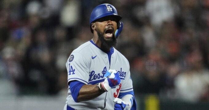 1757836939_urlhttps3A2F2Fcalifornia-times-brightspot.s3.amazonaws.com2F942Fb52Fb9548ada4bde83e55137440fb9352Fdodgers-giants-baseball-48111.jpg