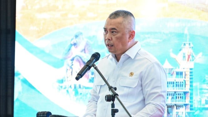 1758843502_68d52a30d6e55-menteri-perhubungan-dudy-purwagandhi_665_374.jpg