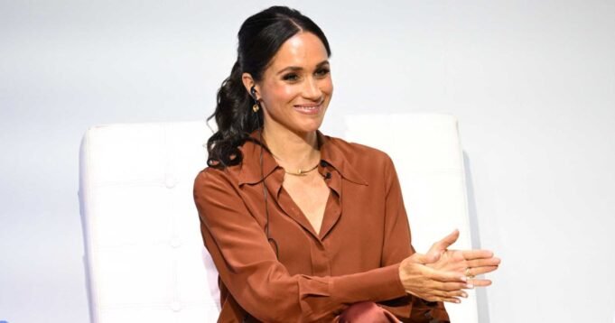 meghan-markle-sandals.jpg