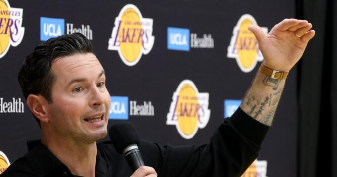 urlhttps3A2F2Fcalifornia-times-brightspot.s3.amazonaws.com2F7f2F6e2Fe0dc13074fd79028cd8ab354c8ff2F1523432-sp-0925-lakers-pelinka-redick-gem-012.jpg