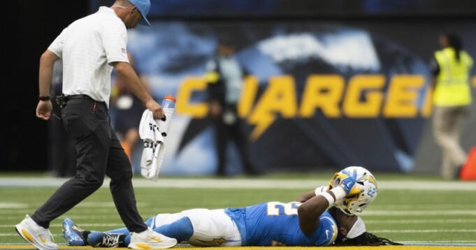 urlhttps3A2F2Fcalifornia-times-brightspot.s3.amazonaws.com2F9d2Fdc2F305bfc744648badd0907bd4420842Fbroncos-chargers-football-15019.jpg