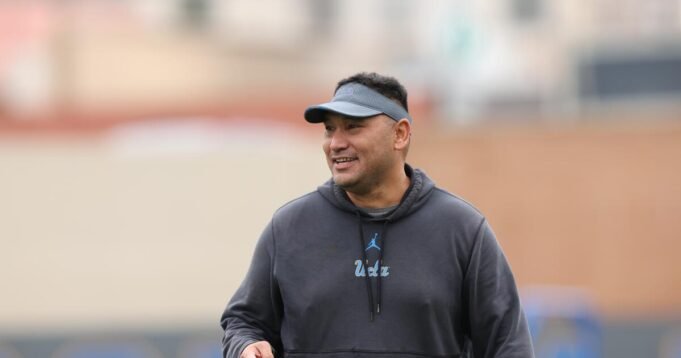 urlhttps3A2F2Fcalifornia-times-brightspot.s3.amazonaws.com2Fad2Fc82Fcab02bb44c9987aa0748ec3e4e0c2Fmalloe-ikaika-20240404-fb-springpractice-rt-rpt-3559.JPG