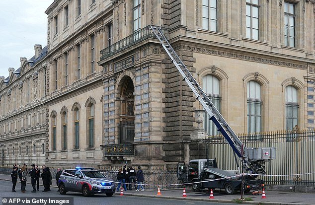 103131861-15231621-French_police_officers_stand_next_to_a_furniture_elevator_used_b-a-1_1761581280107.jpg