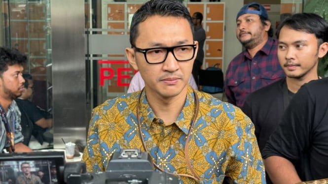 1761041550_688c69ed334aa-juru-bicara-kpk-budi-prasetyo-di-gedung-merah-putih-kpk_665_374.jpg