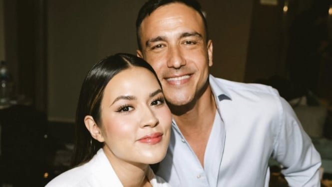 1761291139_68f8998560c99-raisa-dan-hamish-daud_665_374.jpg
