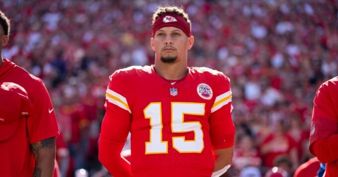 2-Kansas-City-Karen-Goes-Viral-for-Snatching-Patrick-Mahomes-Headband-From-Young-Fan.jpg