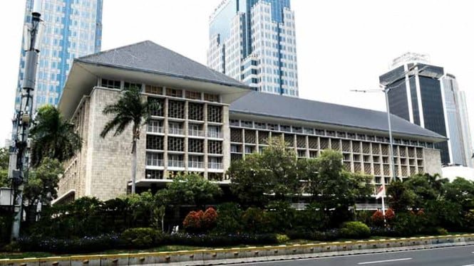 5dedc6a29257d-bank-indonesia_665_374.jpg