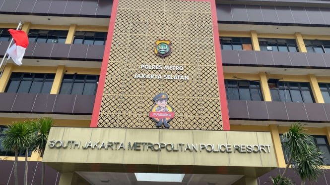671f318941fc4-polres-metro-jakarta-selatan_665_374.jpg