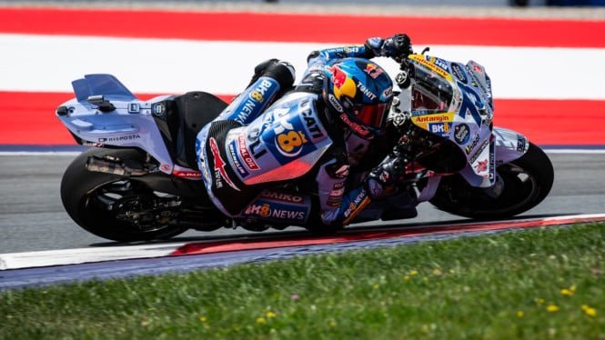 68a4ac5b2eca7-pembalap-gresini-alex-marquez_665_374.jpg