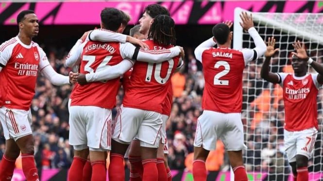 68e32f3dc3c41-pemain-arsenal-rayakan-gol_665_374.jpg