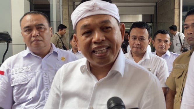 68f88b7454b6b-gubernur-jawa-barat-dedi-mulyadi_665_374.jpeg