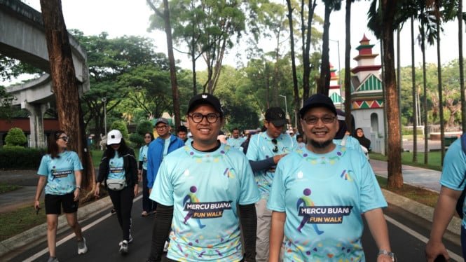 68fc93dff31ca-universitas-mercu-buana-gelar-fun-walk-2025_665_374.jpeg