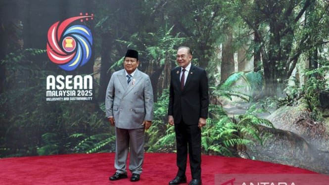 68fdcdc0112fe-perdana-menteri-datuk-seri-anwar-ibrahim-kanan-dan-presiden-prabowo-subianto_665_374.jpg