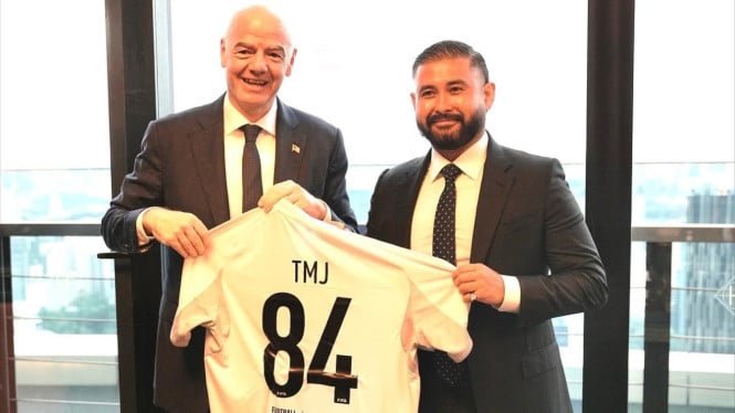 68fe17c290c43-gianni-infantino-dan-tunku-ismail-idris_665_374.jpg