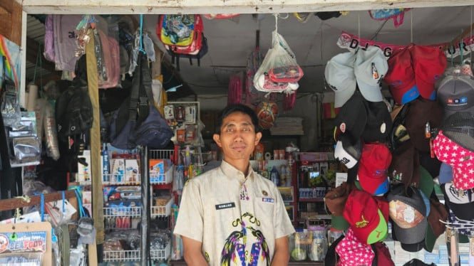 6900499563dc0-hamjah-seorang-guru-menjadi-agenbrilink-di-papua_665_374.jpeg