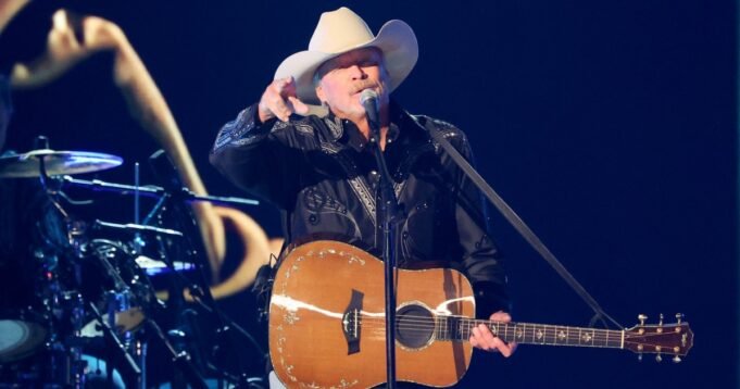 Alan-Jackson-GettyImages-2213537739.jpg