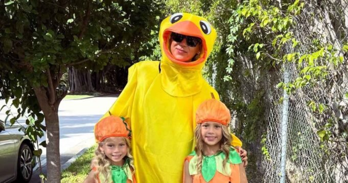 Anna-Kournikova-IG-With-Kids-566104931_18530465989039803_2477781078943559716_n.jpg
