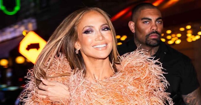 Feature-Jennifer-Lopez-2544-Us-Weekly-Cover.jpg