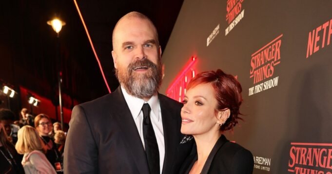 GettyImages-1855391391-david-harbour-lily-allen.jpg