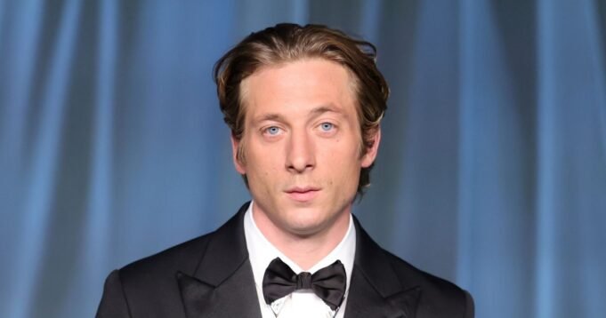 GettyImages-2241922572-jeremy-allen-white-talks-dad-life-e1760848843175.jpg