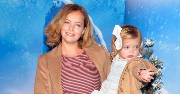 GettyImages-500892152-Bijou-Phillips-Rare-Photos-With-Daughter-Fianna-Francis-Through-the-Years-e1761602194987.jpg