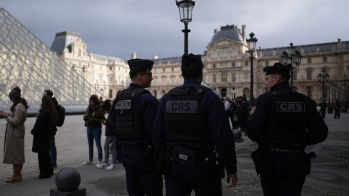 Louvre-theft-ap-bh-251027_1761597306541_hpMain_16x9.jpg