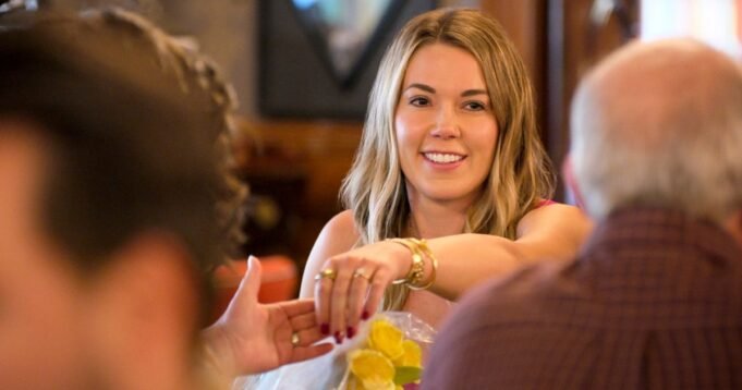 Sparkle-Megan-Love_Is_Blind_n_S9_E10_00_12_57_19R.jpg