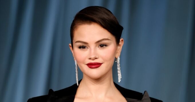 selena-gomez-2242113935.jpg