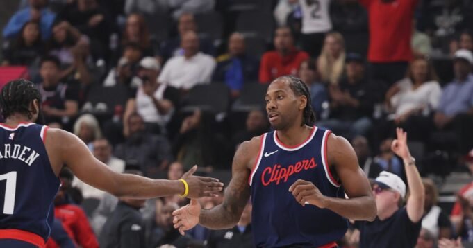 urlhttps3A2F2Fcalifornia-times-brightspot.s3.amazonaws.com2F132F3e2F446d3b4149e4a70e742e534c616d2F1501070-sp-nba-clippers-rockets-4-ajs.jpg