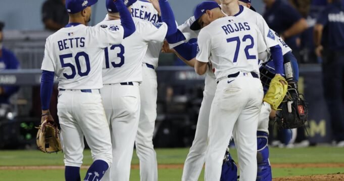 urlhttps3A2F2Fcalifornia-times-brightspot.s3.amazonaws.com2F342Fac2F8539ecea416ab6499c04b9a61a742F1524057-sp-mlb-wild-card-dodgers-reds-24.jpg