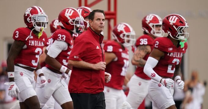 urlhttps3A2F2Fcalifornia-times-brightspot.s3.amazonaws.com2F782F9c2F38d967384d8abc950f7e22600f3e2Fmichigan-st-indiana-football-43245.jpg