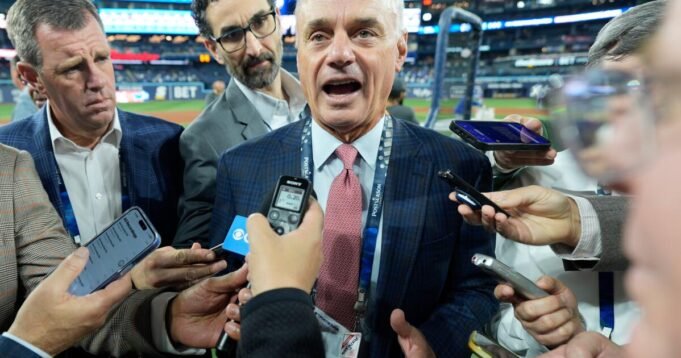 urlhttps3A2F2Fcalifornia-times-brightspot.s3.amazonaws.com2F932F902Fb58888314f8aa4e7737794a1dcb02Fworld-series-dodgers-blue-jays-baseball-31429.jpg