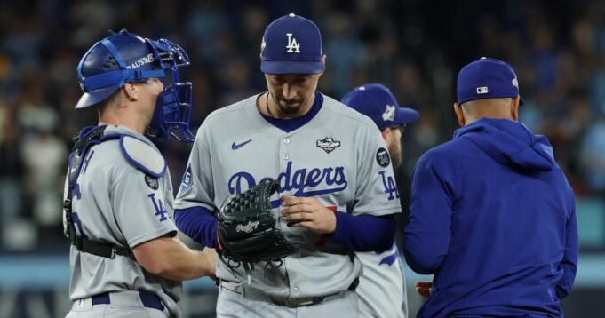urlhttps3A2F2Fcalifornia-times-brightspot.s3.amazonaws.com2Fa82Fb82F223e3f3c44b39fe76081c75c0f752F1526977-sp-mlb-world-series-dodgers-blue-jays-game1-40.jpg