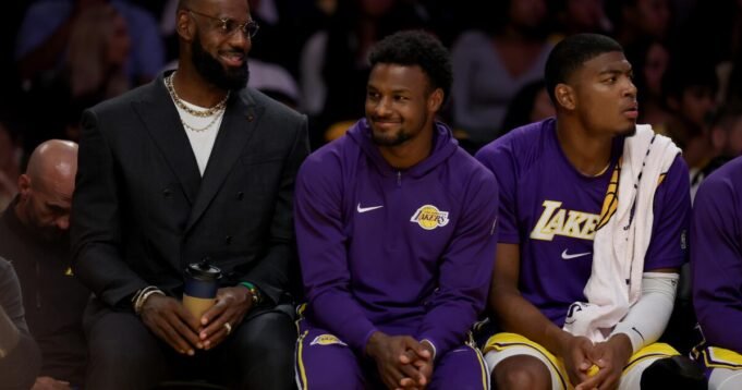 urlhttps3A2F2Fcalifornia-times-brightspot.s3.amazonaws.com2Fc92Ff82Fada064e941ff92b7b1c27d0b53992F1526938-sp-nba-lakers-warriors-005-eat.jpg