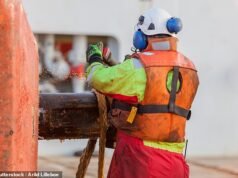 Miles de trabajadores petroleros serán considerados demasiado arduos según las nuevas y controvertidas normas de salud y seguridad.