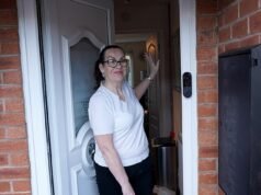 Mujer de 60 años reserva un vuelo de ida a Australia después de meses de abuso «aterrador» por parte de vecinos de pesadilla que la dejaron «asediada» en su casa