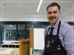 Una profesora muy querida muere trágicamente, provocando conmoción en la unida comunidad escolar: «Demasiado joven»